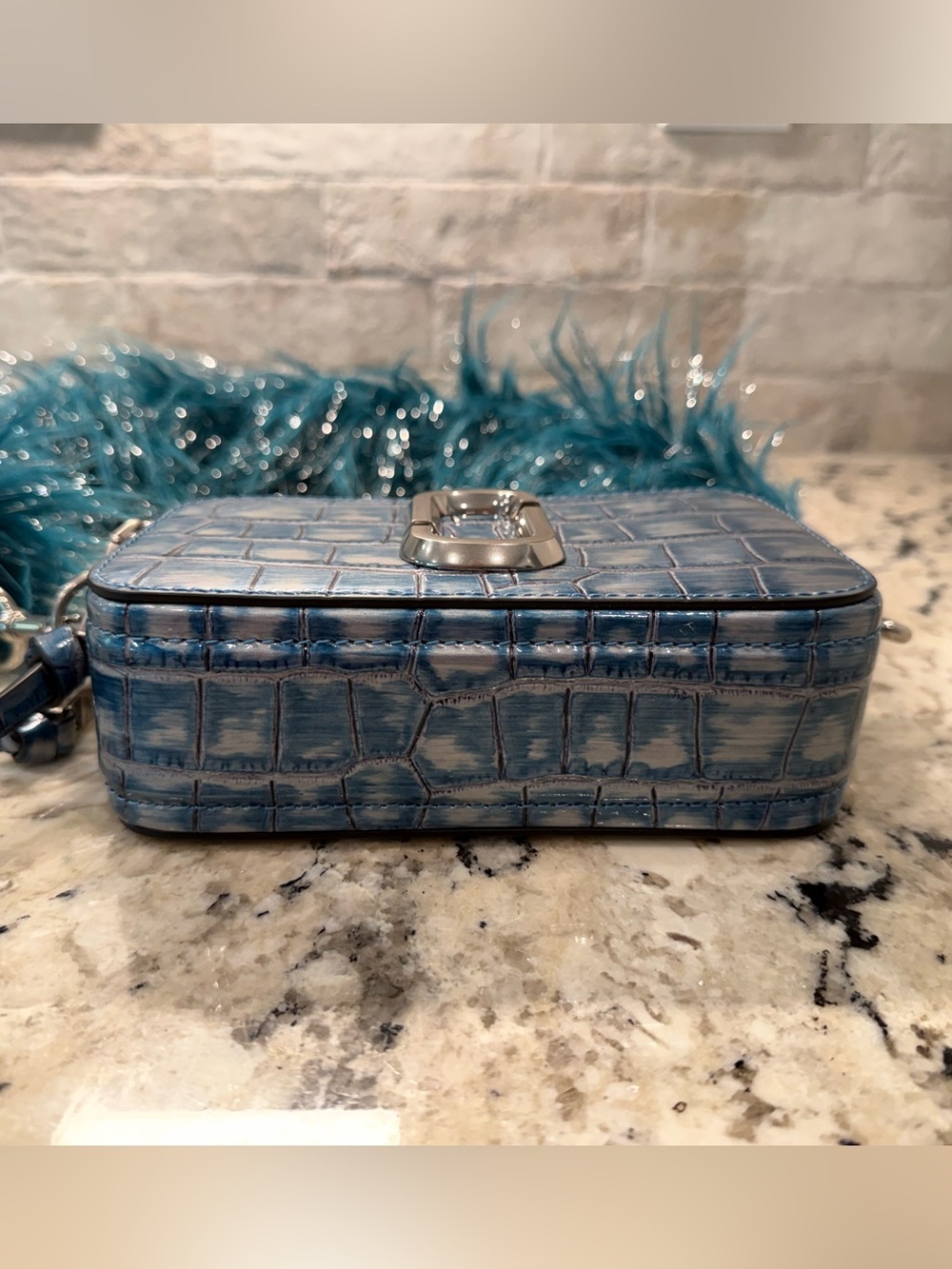 Marc Jacobs NWT Teal Croc-Embossed Camera Crossbody w/Feather Strap - Picture 5 of 8